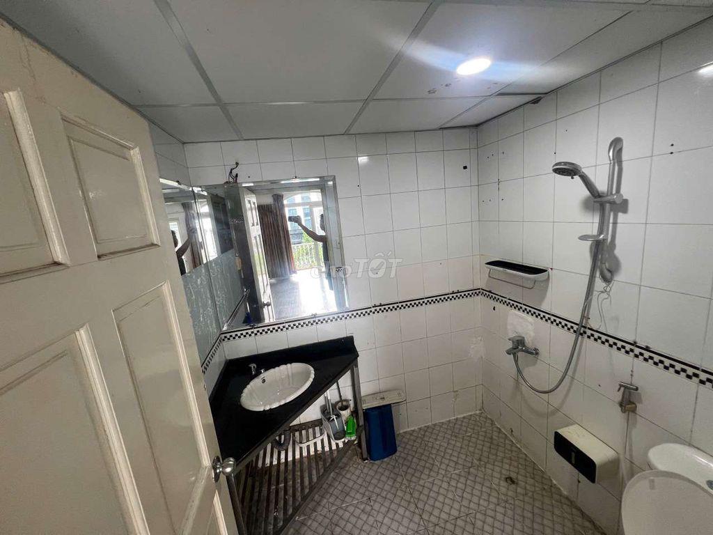 căn hộ bancol siu bự full nội thất 