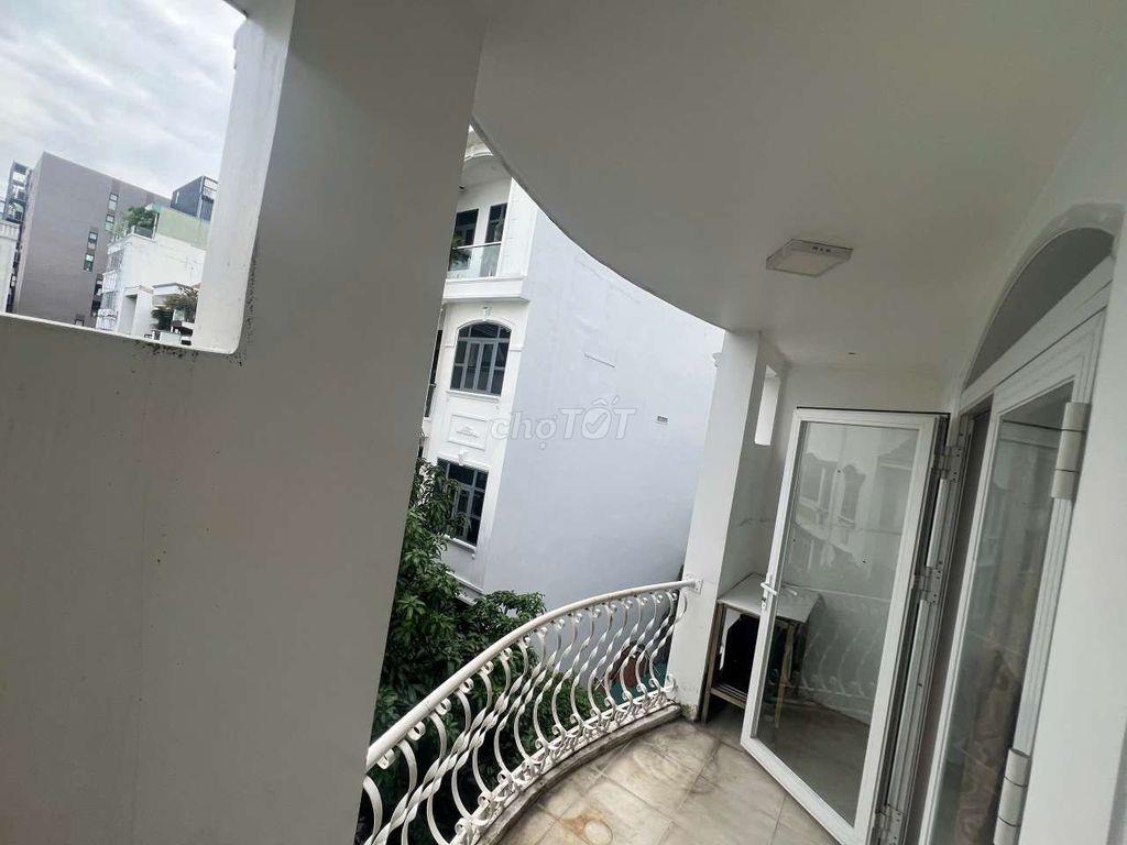 căn hộ bancol siu bự full nội thất 