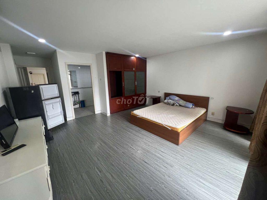 căn hộ bancol siu bự full nội thất 