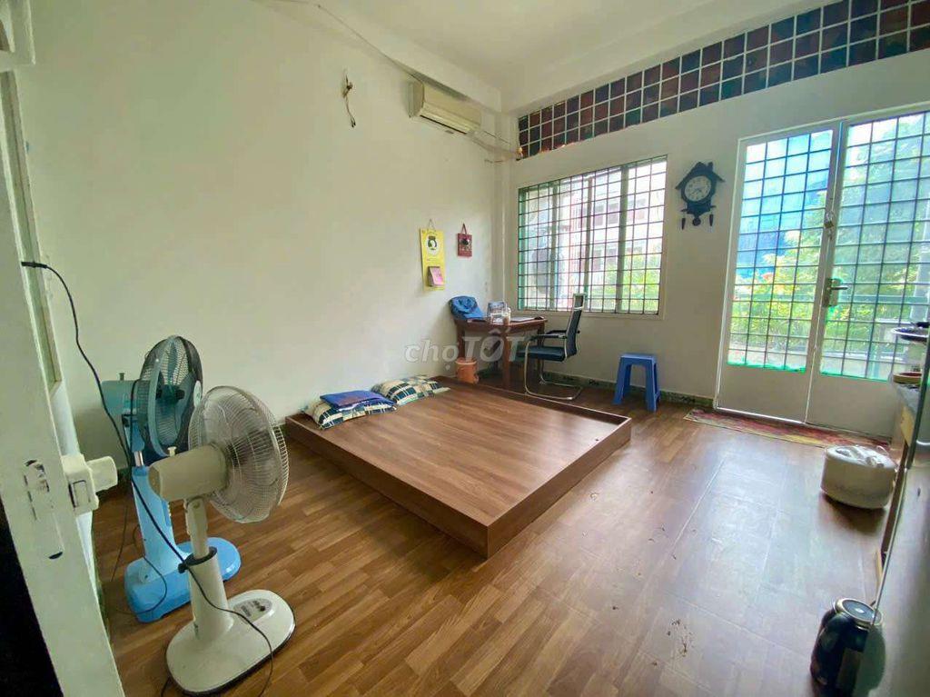 phòng 2tr6 có gác, bếp, cửa sổ, thang máy
