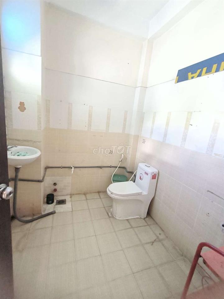phòng 1tr6, 2tr2 tolet trong, giờ giấc tự do 