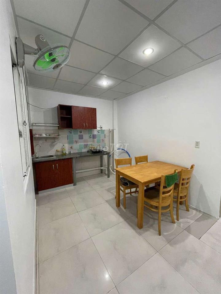 căn2PN có phòng bếp, thang máy gần sân bay- bancol, full nội thất 