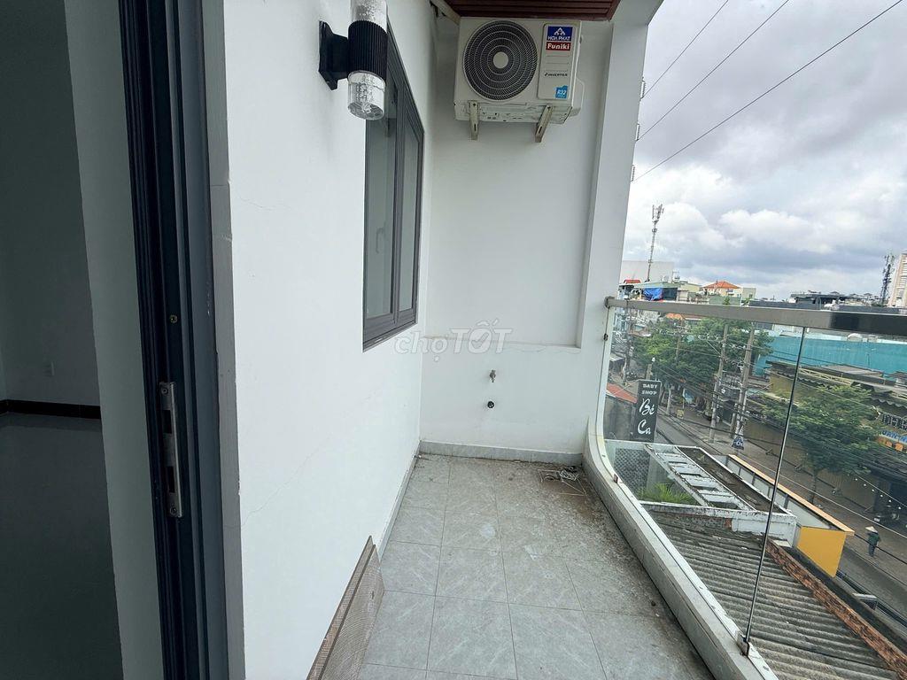Phòng ban công mặt tiền Âu Cơ Full nội thất