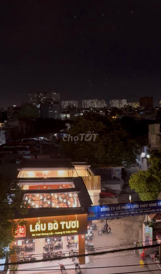 Phòng ban công mặt tiền Âu Cơ Full nội thất