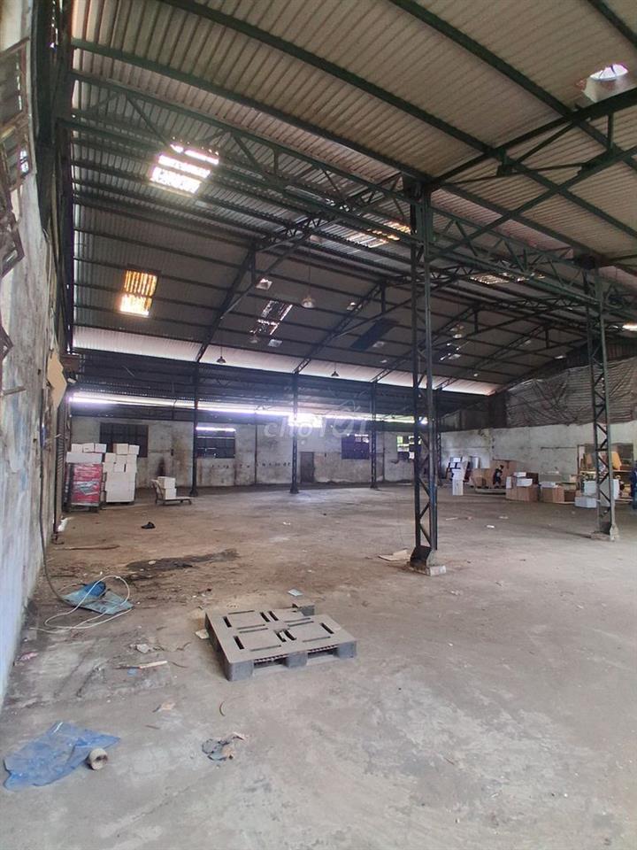 Cần cho thuê nhà xưởng 650 m2 gần ngã tư Bình Phước