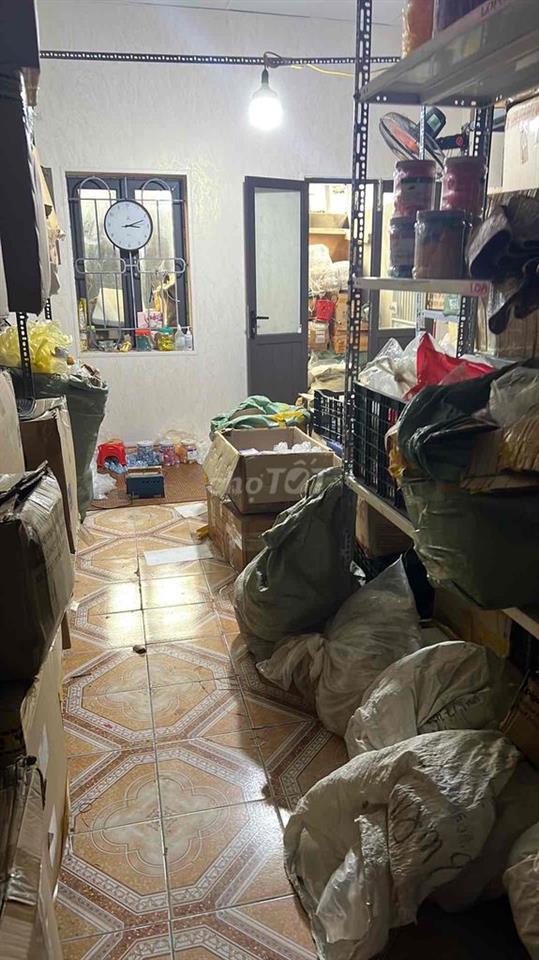 kho hàng để trống, cho bạn nào có nhu cầu ở trọ giá rẻ