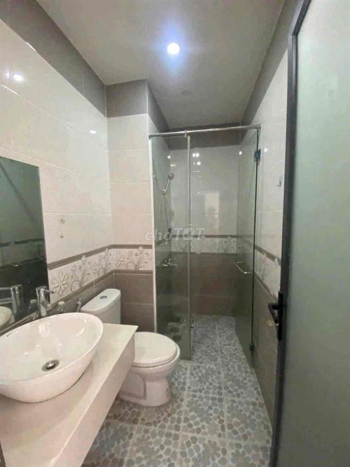 Cho thuê nhà phố khu dân cư 4Pn 4wc có nội thất cơ bản