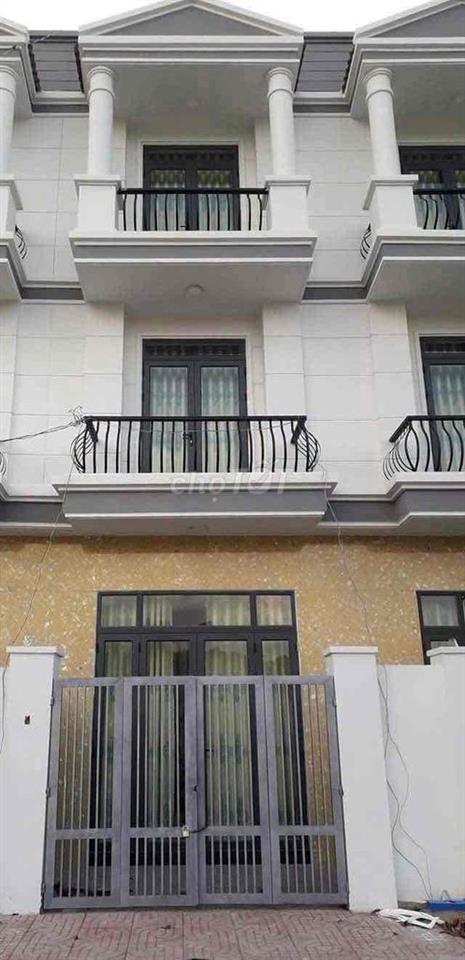 Cho thuê nhà phố khu dân cư 4Pn 4wc có nội thất cơ bản