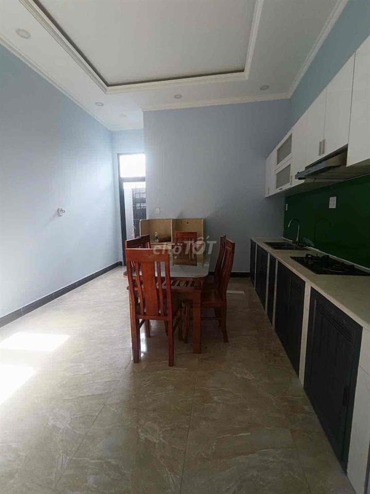 Cho thuê nhà phố khu dân cư 4Pn 4wc có nội thất cơ bản