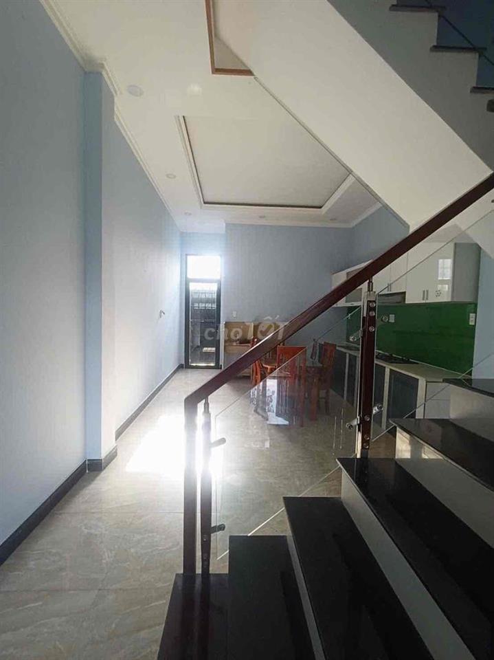 Cho thuê nhà phố khu dân cư 4Pn 4wc có nội thất cơ bản