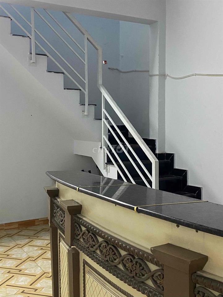 Nhà 4m x 40m , có lầu , hẻm xe hơi , gần chợ Phú Lạc , ĐT ***