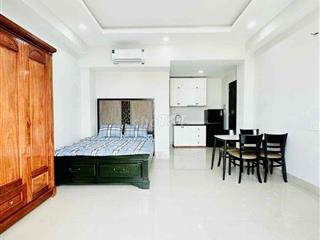 CĂN HỘ BAN CÔNG FULL NT NGAY NGÃ TƯ HÀNG XANH