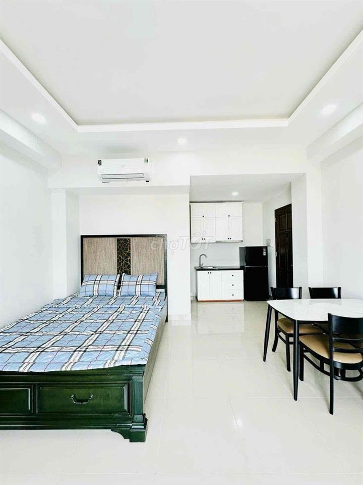 CĂN HỘ BAN CÔNG FULL NT NGAY NGÃ TƯ HÀNG XANH