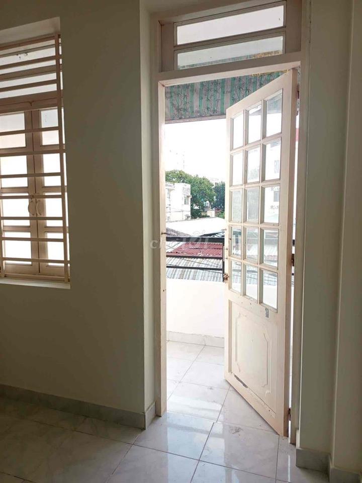 Phòng ban công, full tien ich Tô Hiến Thành Q10 - gần UEH, Huflit, BKU