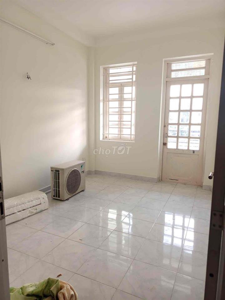 Phòng ban công, full tien ich Tô Hiến Thành Q10 - gần UEH, Huflit, BKU