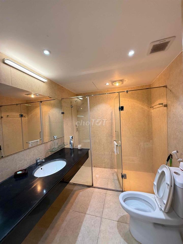 Chính chủ cho thuê căn LÔ GÓC - 3PN - 126m2 Chung cư Vườn Đào, Tây Hồ.