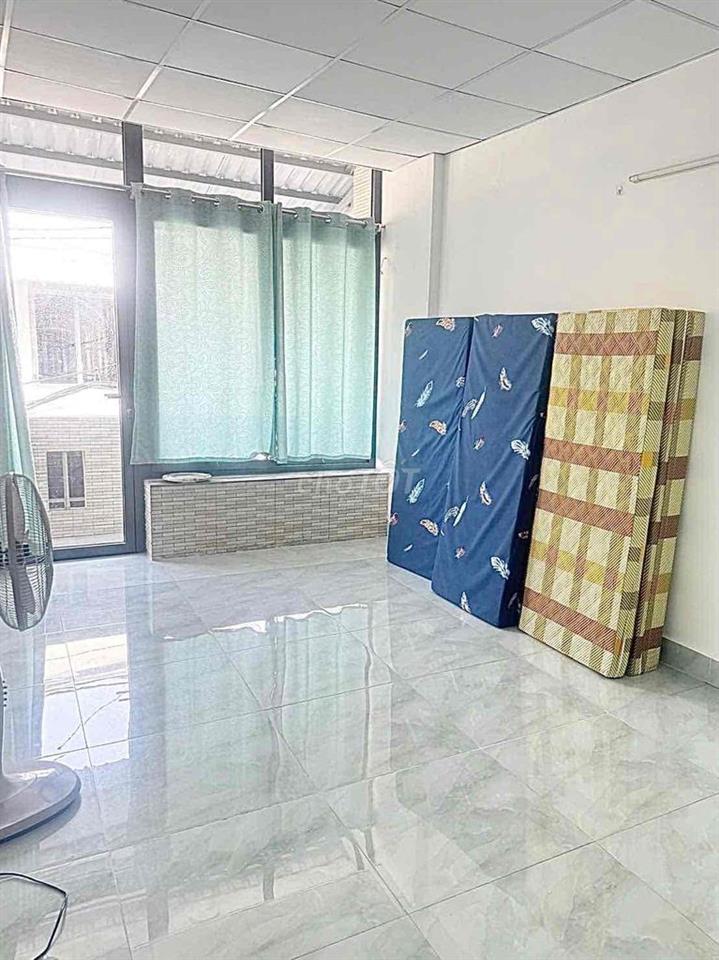 Phạm Văn Đồng Giám 600Tr Còn 3,8T Gả Nhanh Em Chân Dài         Hướng đ
