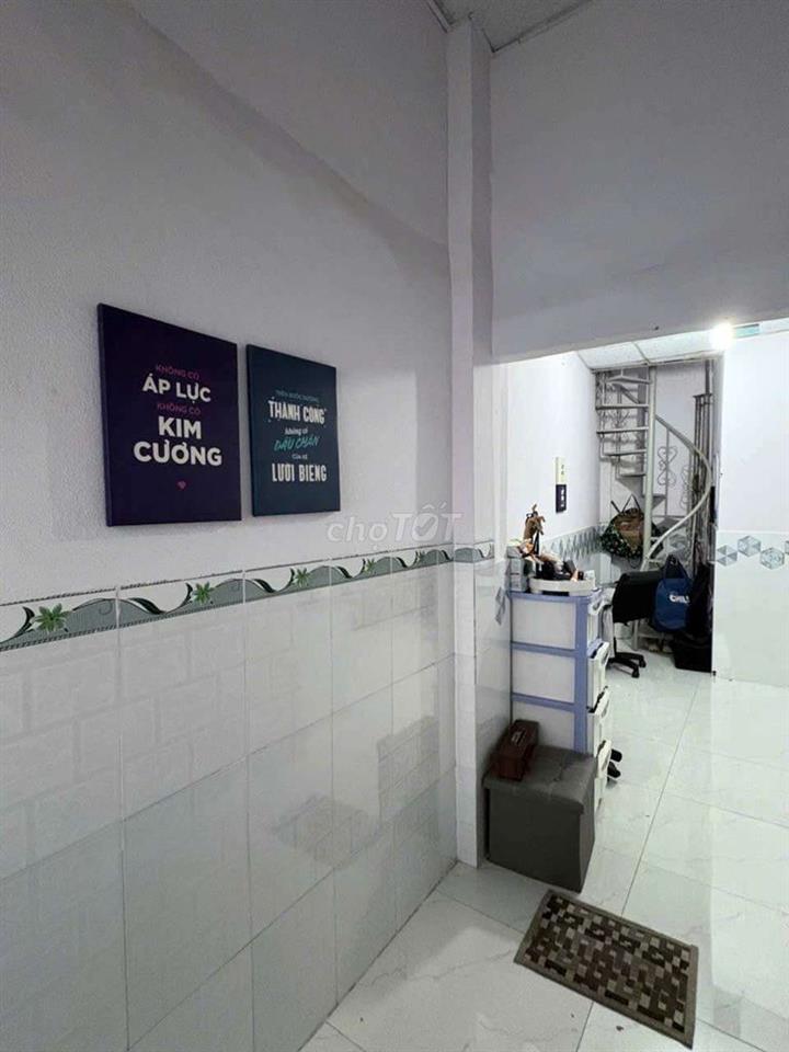 Cần tìm bạn ở ghép nhà nguyên căn