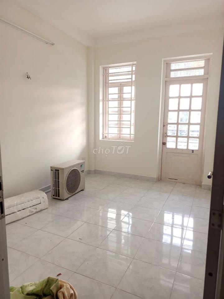 Phòng ban công, full tiện tích - THT Q10, gần UEH, BKU, HUFLIT, Y PNT
