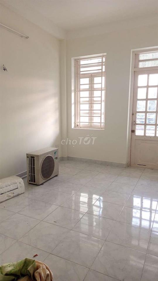 Phòng ban công, full tiện tích - THT Q10, gần UEH, BKU, HUFLIT, Y PNT