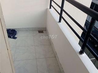 Phòng ban công, full tiện tích - THT Q10, gần UEH, BKU, HUFLIT, Y PNT