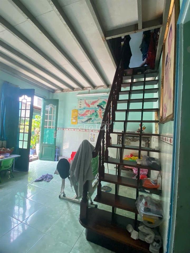 Cho thuê MTKD khu Chợ Hoa. DT: 4 x 16. Trệt + Lửng. Giá: 12 Triệu TL