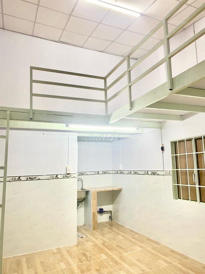 PHÒNG 30M2 MTNB GÁC LỮNG, TOILET, LỐI ĐI RIÊNG BIỆT, Q8 GIÁ RẼ