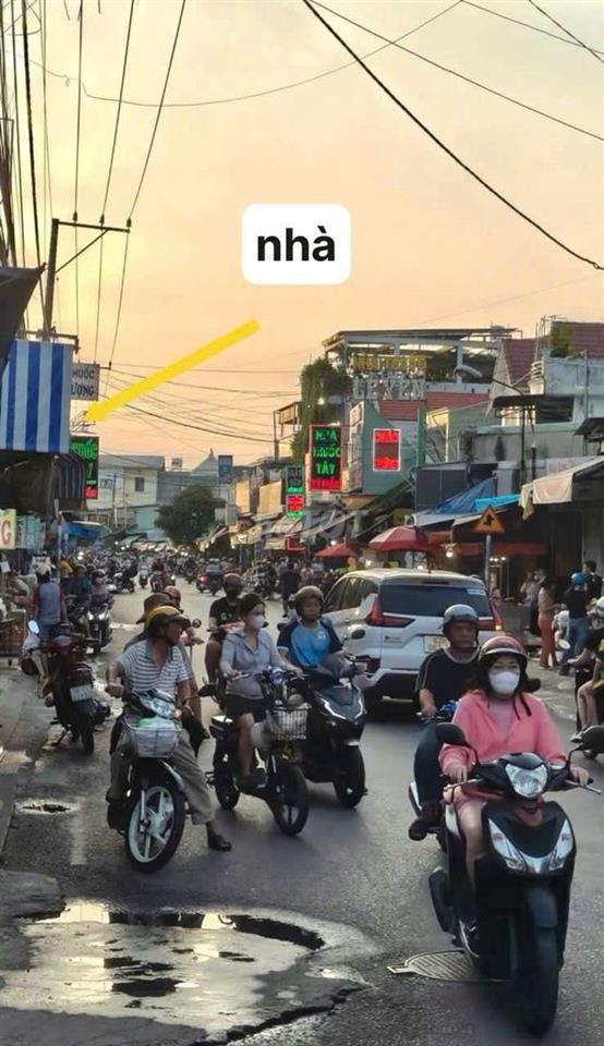 Nhà phố mặt tiền Đường Đoàn Thị Kia, Dĩ An ngay giữa chợ