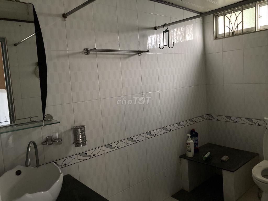 Cho Thuê nhà ngay trung tâm, gần chợ Tân Định