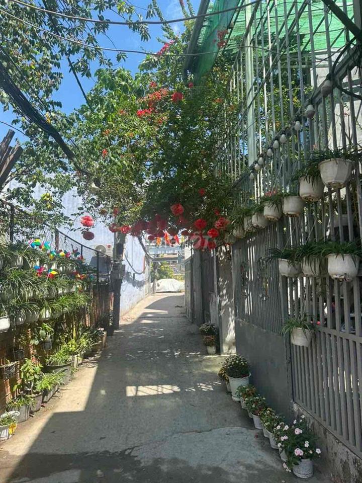Cho thuê nhà hẻm xe hơi nguyễn xí  gần trường đại hoc vaqn lamg