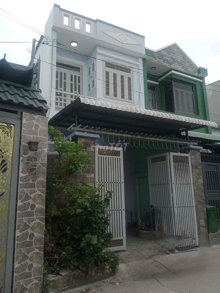 NHÀ 81,8M² - ĐƯỜNG XE TẢI THÔNG - SÁT CHỢ HÓC MÔN