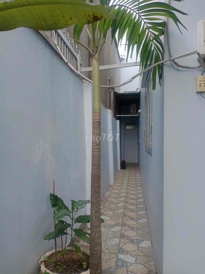 NHÀ 81,8M² - ĐƯỜNG XE TẢI THÔNG - SÁT CHỢ HÓC MÔN
