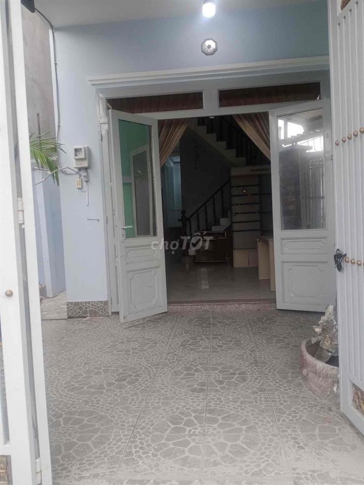 NHÀ 81,8M² - ĐƯỜNG XE TẢI THÔNG - SÁT CHỢ HÓC MÔN