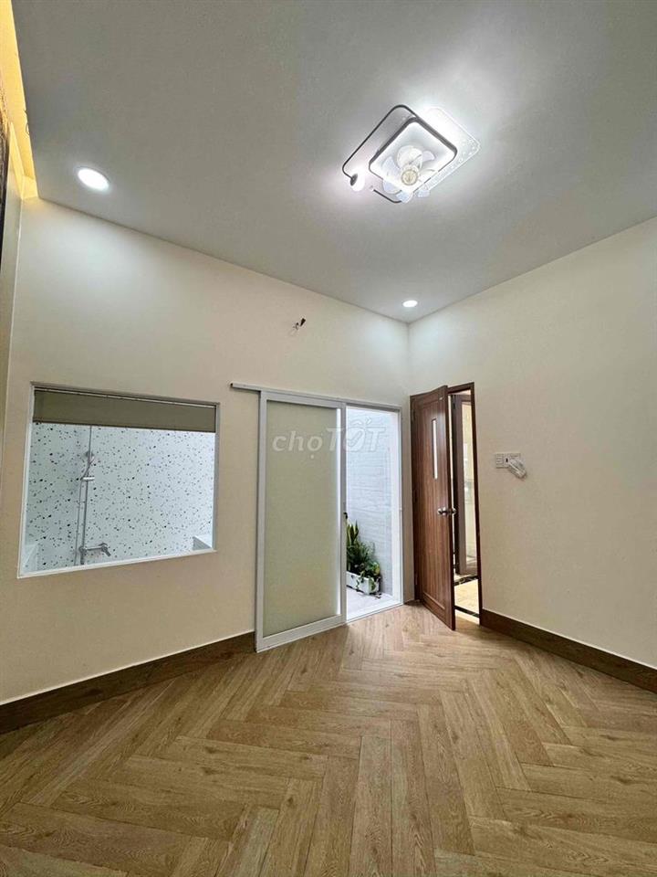 Bán biệt thự villa 150m2 thiết kế Singapore sân vườn thoáng đẹp