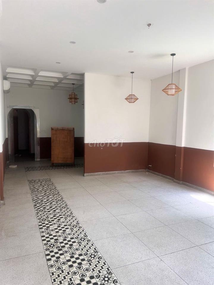 CHO THUÊ LẦU 1  RỘNG RÃI THOÁNG MÁT GẦN TRUNG TÂM