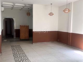 CHO THUÊ LẦU 1  RỘNG RÃI THOÁNG MÁT GẦN TRUNG TÂM