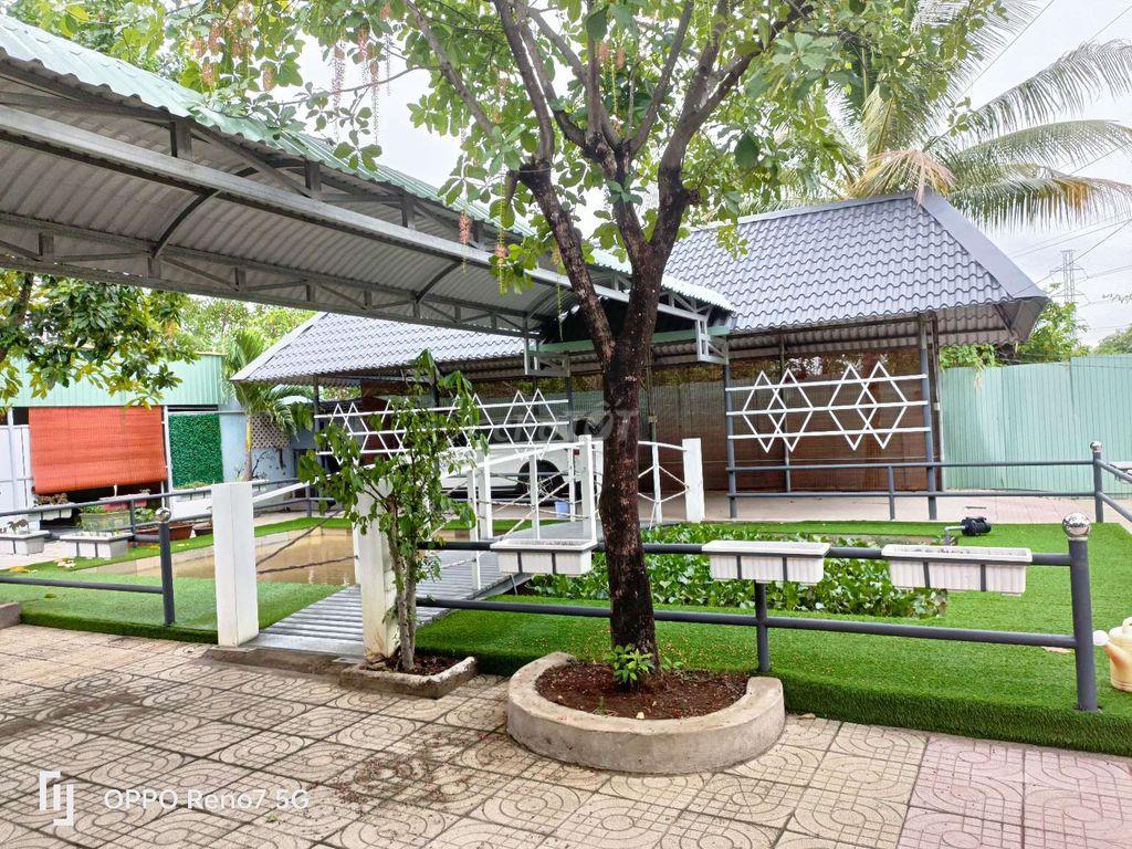 Mặt bằng kinh doanh gần vòng xoay cổng 11 phường Phước Tân 