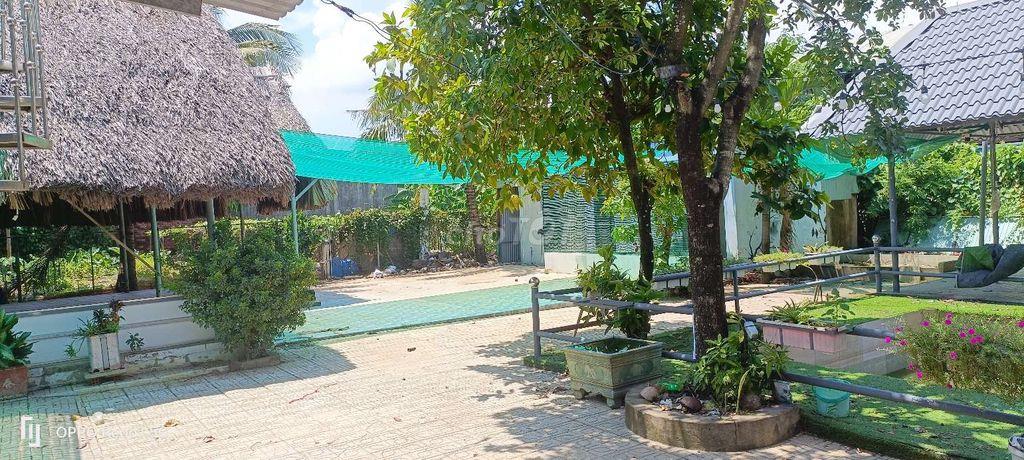 Mặt bằng kinh doanh gần vòng xoay cổng 11 phường Phước Tân 