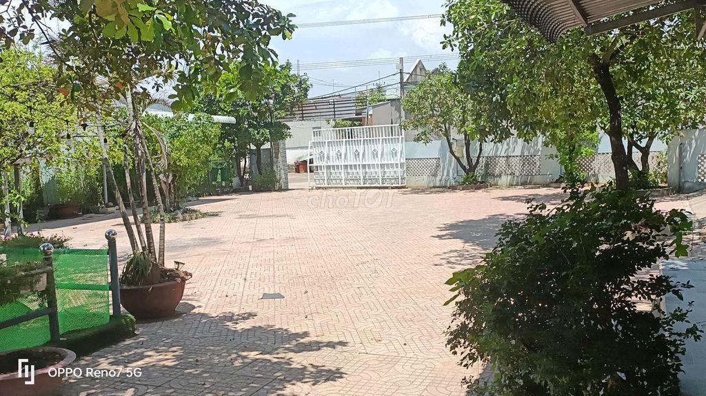 Mặt bằng kinh doanh gần vòng xoay cổng 11 phường Phước Tân 