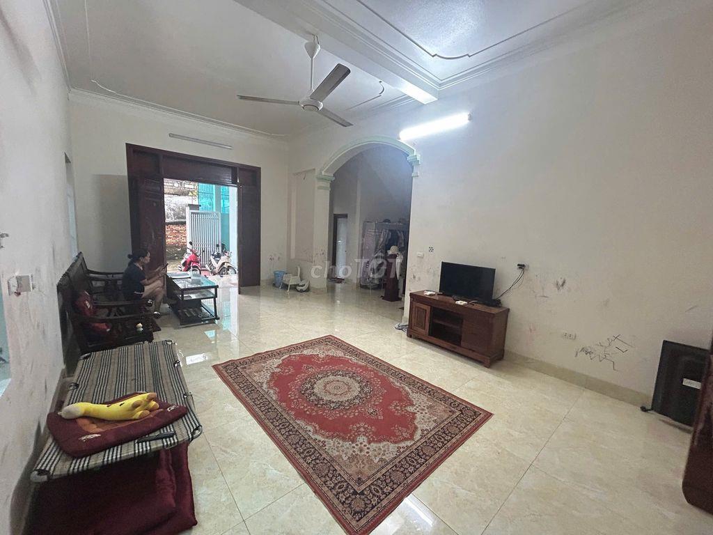 Bán đất kèm nhà 2 tầng kiên cố, công năng đầy đủ tiện nghi