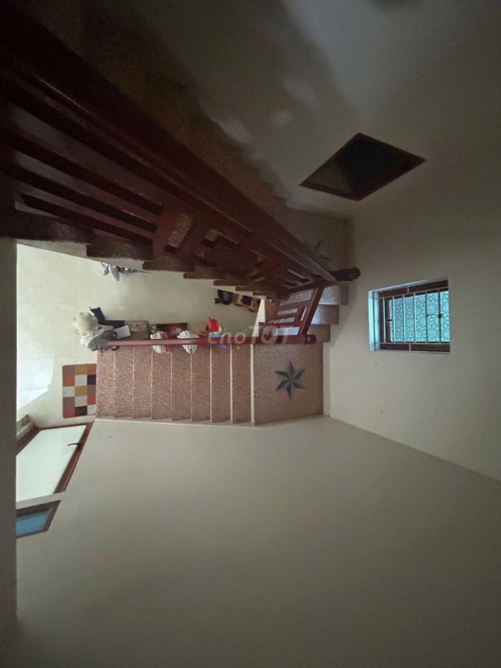 Bán đất kèm nhà 2 tầng kiên cố, công năng đầy đủ tiện nghi