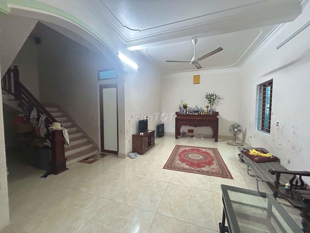 Bán đất kèm nhà 2 tầng kiên cố, công năng đầy đủ tiện nghi