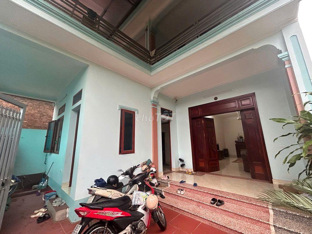Bán đất kèm nhà 2 tầng kiên cố, công năng đầy đủ tiện nghi