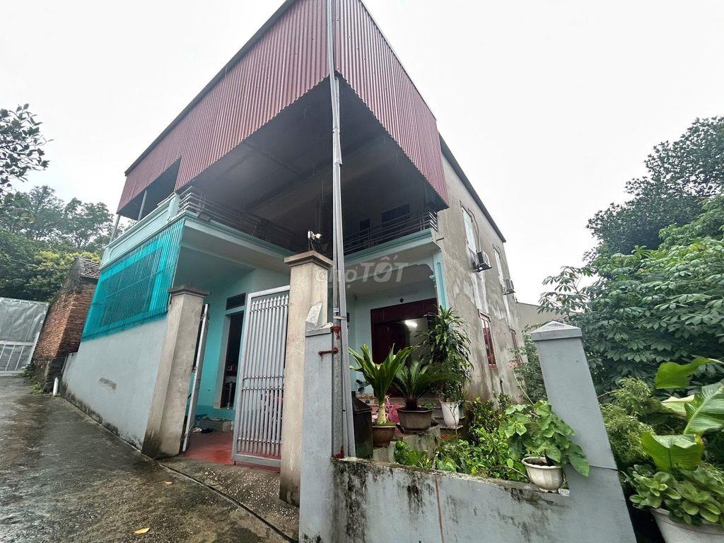 Bán đất kèm nhà 2 tầng kiên cố, công năng đầy đủ tiện nghi