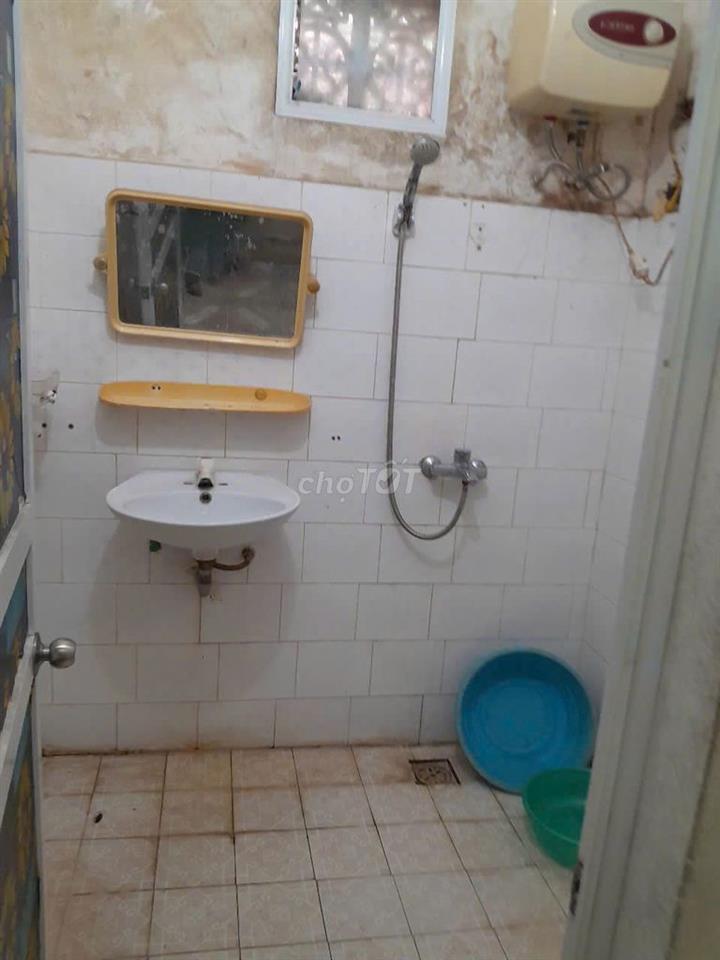 Nhà cấp 4 có sân vườn, kho chứa