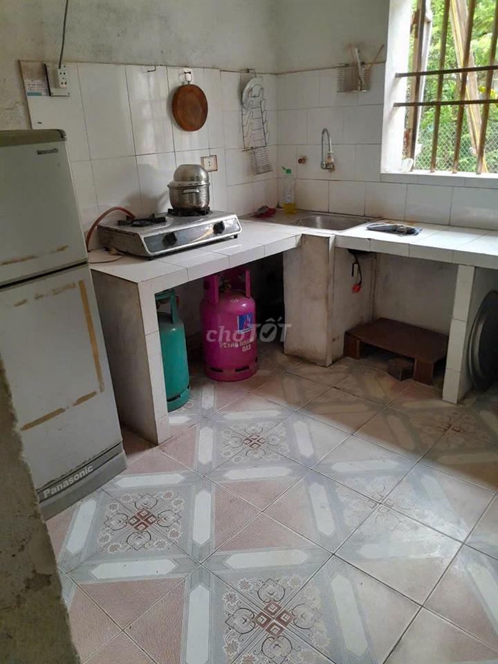 Nhà cấp 4 có sân vườn, kho chứa