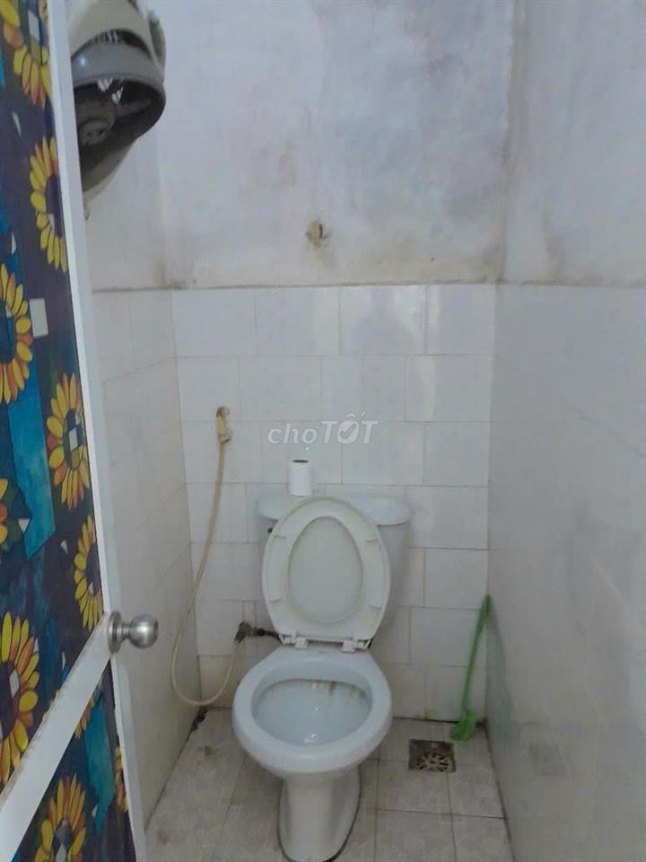 Nhà cấp 4 có sân vườn, kho chứa