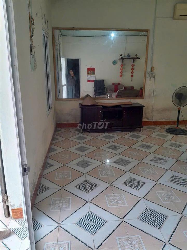 Nhà cấp 4 có sân vườn, kho chứa