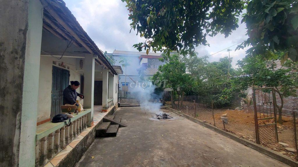 Nhà cấp 4 có sân vườn, kho chứa
