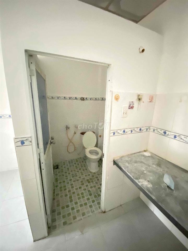 Nhà nguyên căn 1 trệt 1 lầu
